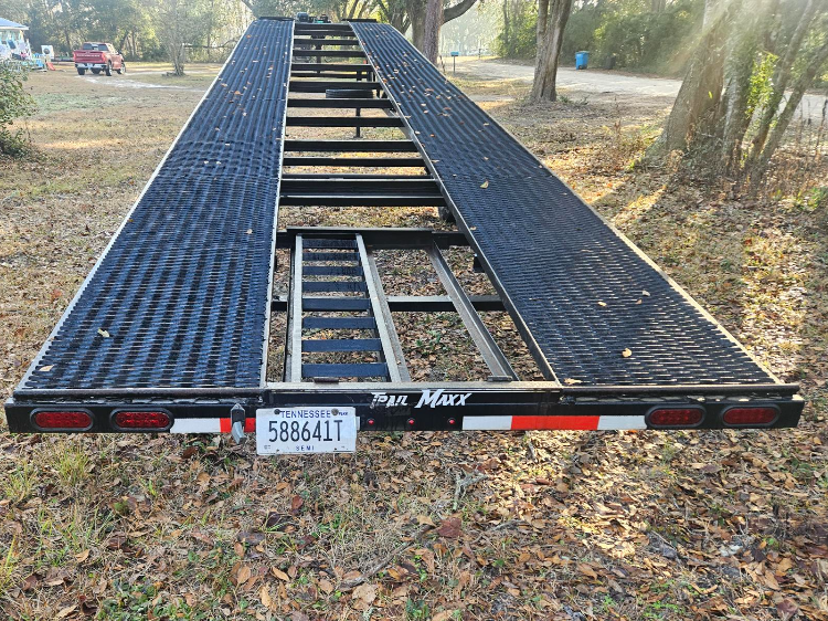 trailer image front